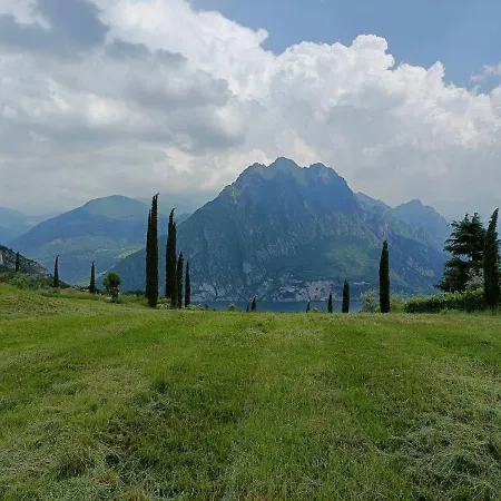 Lodge Helene Solto Collina